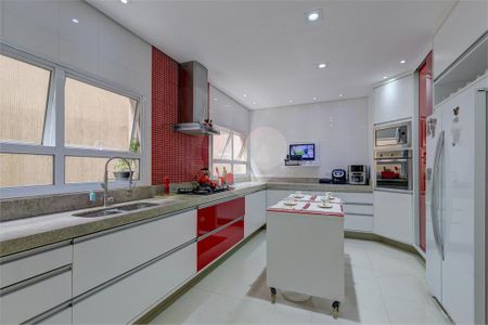 Casa à venda com 4 quartos, 460m² em Chácara Monte Alegre, São Paulo