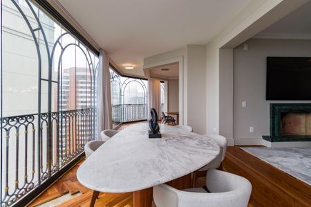 Apartamento à venda com 347m², 4 quartos e 5 vagasVaranda gourmet