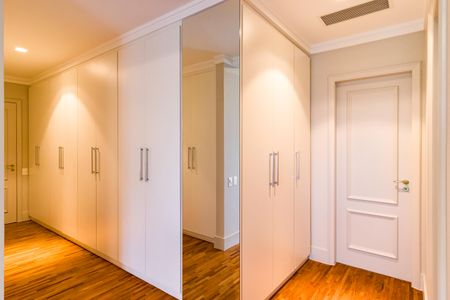 Apartamento à venda com 347m², 4 quartos e 5 vagasSuíte 1