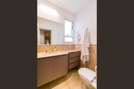 Apartamento à venda com 347m², 4 quartos e 5 vagasBanheiro da Suíte 1