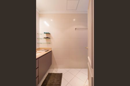 Apartamento à venda com 347m², 4 quartos e 5 vagasBanheiro da Suíte 4