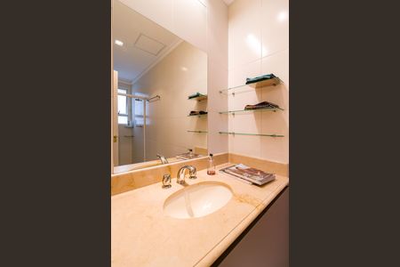 Apartamento à venda com 347m², 4 quartos e 5 vagasBanheiro da Suíte 4