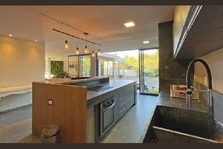 Casa à venda com 4 quartos, 490m² em Balneário Água Limpa, Nova Lima