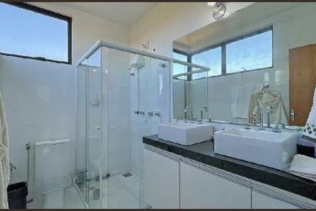 Casa à venda com 4 quartos, 490m² em Balneário Água Limpa, Nova Lima