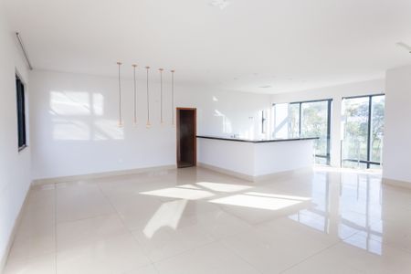 Casa à venda com 4 quartos, 490m² em Balneário Água Limpa, Nova Lima