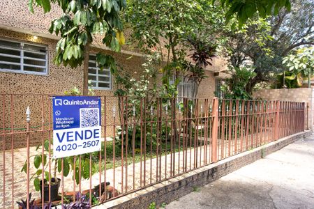 Casa à venda com 300m², 3 quartos e 1 vaga Casa à venda com 300m², 3 quartos e 1 vagaFachada