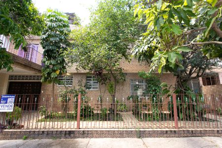 Casa à venda com 300m², 3 quartos e 1 vaga Casa à venda com 300m², 3 quartos e 1 vagaFachada