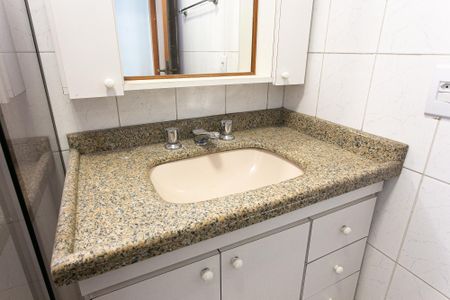 Apartamento à venda com 79m², 2 quartos e 1 vaga Apartamento à venda com 79m², 2 quartos e 1 vagaBanheiro