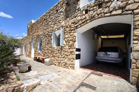 Casa à venda com 470m², 3 quartos e 4 vagasQuintal - Garagem