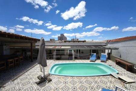 Casa à venda com 470m², 3 quartos e 4 vagasQuintal - Piscina