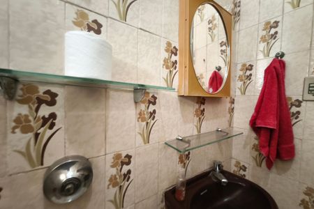 Casa à venda com 470m², 3 quartos e 4 vagasEdícula - Banheiro