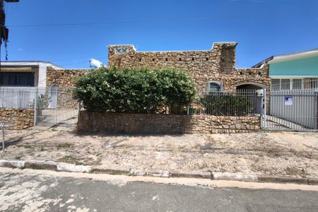 Casa à venda com 470m², 3 quartos e 4 vagasFachada