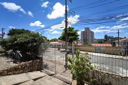Casa à venda com 470m², 3 quartos e 4 vagasQuintal - Garagem