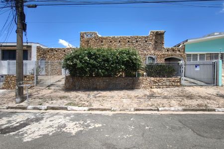 Casa à venda com 470m², 3 quartos e 4 vagasFachada