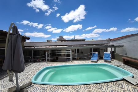 Casa à venda com 470m², 3 quartos e 4 vagasQuintal - Piscina