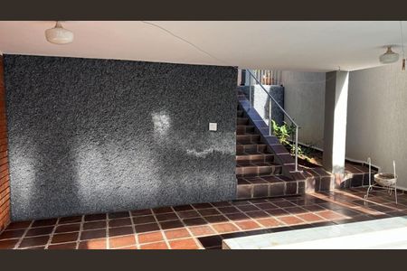 Casa à venda com 277m², 3 quartos e 4 vagas Casa à venda com 277m², 3 quartos e 4 vagasFoto 01