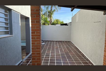 Casa à venda com 277m², 3 quartos e 4 vagas Casa à venda com 277m², 3 quartos e 4 vagasFoto 01