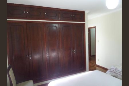 Casa à venda com 277m², 3 quartos e 4 vagas Casa à venda com 277m², 3 quartos e 4 vagasFoto 01