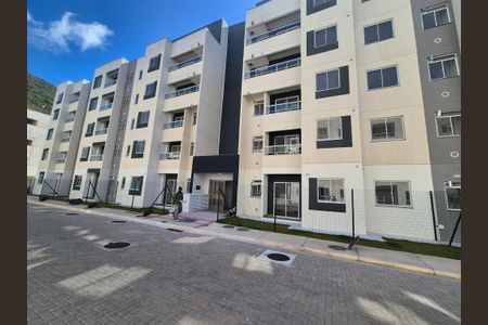 Apartamento para alugar com 62m², 2 quartos e 1 vaga Apartamento para alugar com 62m², 2 quartos e 1 vagaFachada