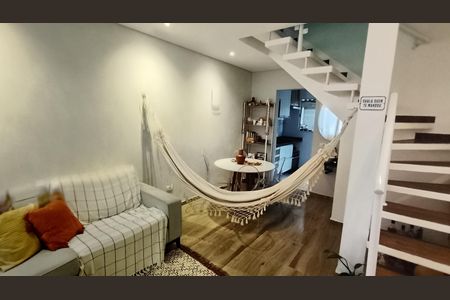 Sala de casa de condomínio para alugar com 2 quartos, 70m² em Vila Urupes, Suzano