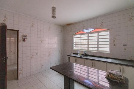 Casa à venda com 110m², 3 quartos e 2 vagas Casa à venda com 110m², 3 quartos e 2 vagasCozinha