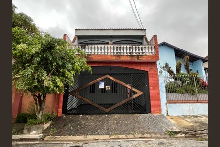 Casa à venda com 110m², 3 quartos e 2 vagas Casa à venda com 110m², 3 quartos e 2 vagasFachada+Placa