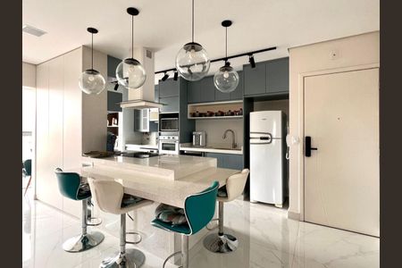 Apartamento à venda com 77m², 2 quartos e 2 vagasCozinha