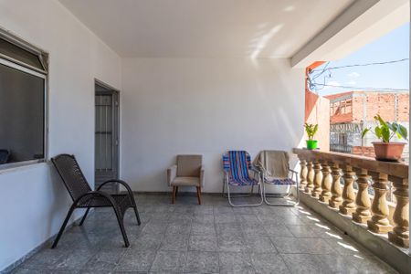 Casa para alugar com 100m², 2 quartos e 1 vaga Casa para alugar com 100m², 2 quartos e 1 vagaVaranda