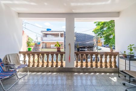 Casa para alugar com 100m², 2 quartos e 1 vaga Casa para alugar com 100m², 2 quartos e 1 vagaVaranda