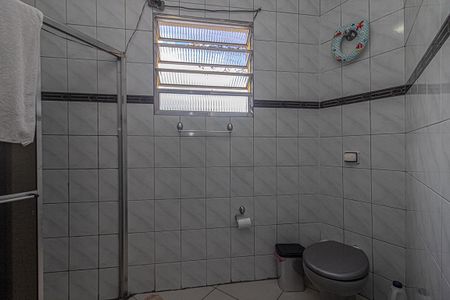 Casa à venda com 183m², 4 quartos e 2 vagas Casa à venda com 183m², 4 quartos e 2 vagasbanheiro social casa 2_1