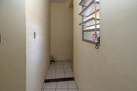 Casa à venda com 183m², 4 quartos e 2 vagas Casa à venda com 183m², 4 quartos e 2 vagascorredor para o quarto 2 casa2_1