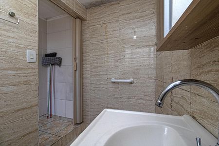 Casa à venda com 183m², 4 quartos e 2 vagas Casa à venda com 183m², 4 quartos e 2 vagasbanheiro social_4