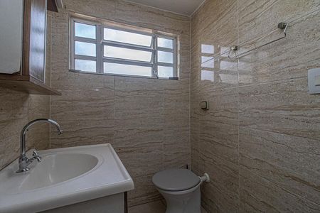 Casa à venda com 183m², 4 quartos e 2 vagas Casa à venda com 183m², 4 quartos e 2 vagasbanheiro social_3