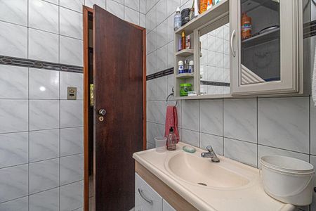 Casa à venda com 183m², 4 quartos e 2 vagas Casa à venda com 183m², 4 quartos e 2 vagasbanheiro social casa 2_3