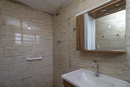 Casa à venda com 183m², 4 quartos e 2 vagas Casa à venda com 183m², 4 quartos e 2 vagasbanheiro social_2