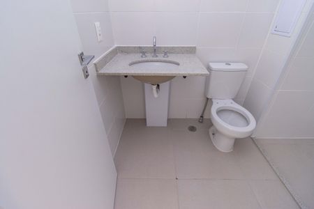 Banheiro de kitnet/studio para alugar com 0 quarto, 23m² em Vila Mariana, São Paulo