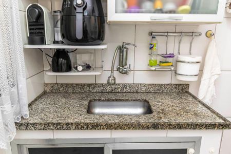 Casa à venda com 90m², 2 quartos e 2 vagas Casa à venda com 90m², 2 quartos e 2 vagasCozinha