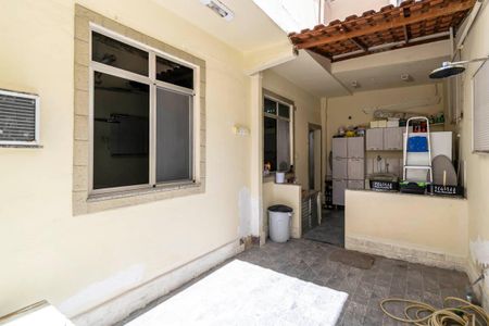 Casa à venda com 90m², 2 quartos e 2 vagas Casa à venda com 90m², 2 quartos e 2 vagasVaranda