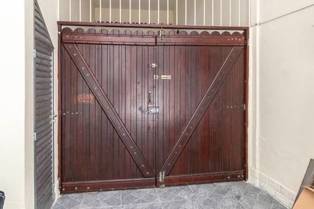 Casa à venda com 90m², 2 quartos e 2 vagas Casa à venda com 90m², 2 quartos e 2 vagasVaranda - Portão de acesso