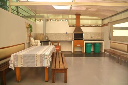 Apartamento à venda com 110m², 2 quartos e 1 vagaÁrea comum - Churrasqueira