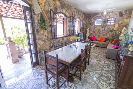 sala de casa à venda com 2 quartos, 168m² em Jardim Guanabara, Belo Horizonte