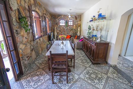 sala de casa à venda com 2 quartos, 168m² em Jardim Guanabara, Belo Horizonte
