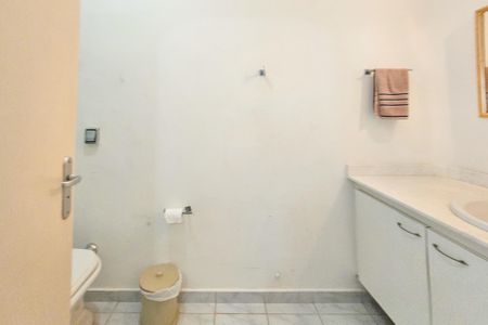 Casa de condomínio para alugar com 1000m², 5 quartos e 6 vagas Casa de condomínio para alugar com 1000m², 5 quartos e 6 vagasBanheiro da Suíte 4