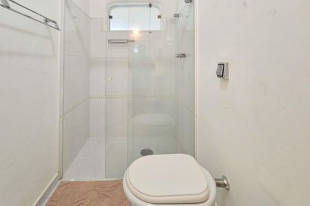 Casa de condomínio para alugar com 1000m², 5 quartos e 6 vagas Casa de condomínio para alugar com 1000m², 5 quartos e 6 vagasBanheiro da Suíte 4