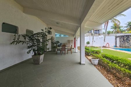 Casa de condomínio para alugar com 1000m², 5 quartos e 6 vagas Casa de condomínio para alugar com 1000m², 5 quartos e 6 vagasÁrea Externa