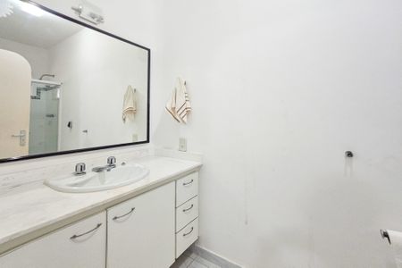 Casa de condomínio para alugar com 1000m², 5 quartos e 6 vagas Casa de condomínio para alugar com 1000m², 5 quartos e 6 vagasBanheiro da Suíte 2