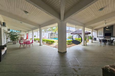 Casa de condomínio para alugar com 1000m², 5 quartos e 6 vagas Casa de condomínio para alugar com 1000m², 5 quartos e 6 vagasÁrea Externa