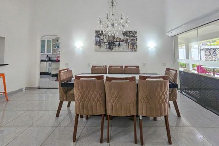 Casa de condomínio para alugar com 1000m², 5 quartos e 6 vagas Casa de condomínio para alugar com 1000m², 5 quartos e 6 vagasSala de Jantar