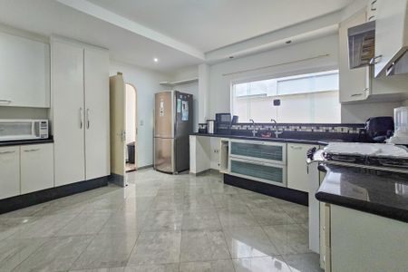 Casa de condomínio para alugar com 1000m², 5 quartos e 6 vagas Casa de condomínio para alugar com 1000m², 5 quartos e 6 vagasCozinha