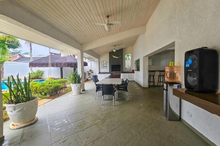 Casa de condomínio para alugar com 1000m², 5 quartos e 6 vagas Casa de condomínio para alugar com 1000m², 5 quartos e 6 vagasÁrea Externa